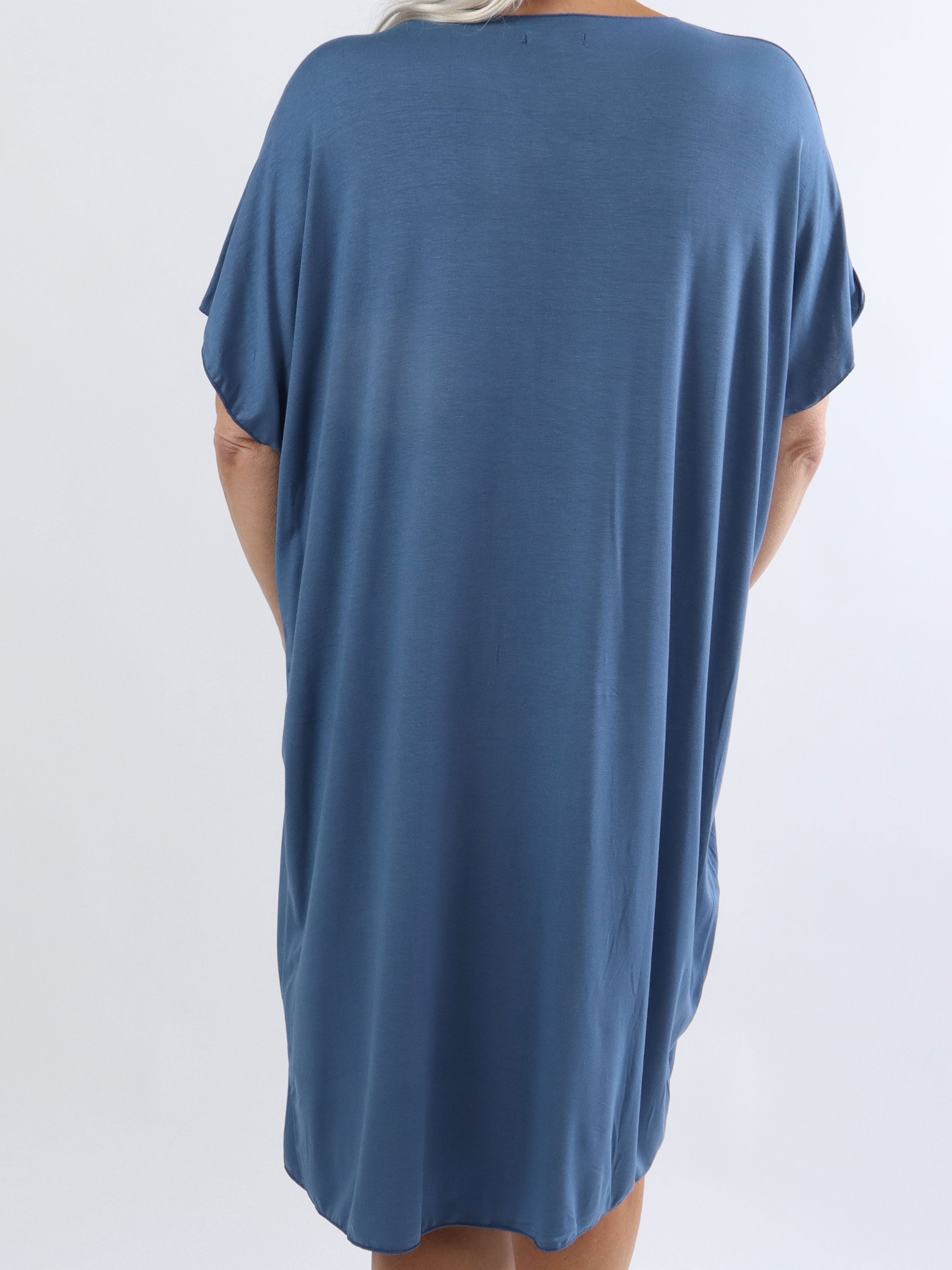 Vogue - Plus size t-shirtkjole i viskose med guld skrift